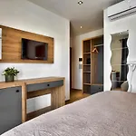 Tritoni Valletta Boutique Флориана